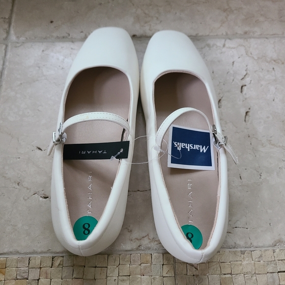 NWT Tahari Sleeper Flats In Cream, Size 8 - Picture 3 of 6